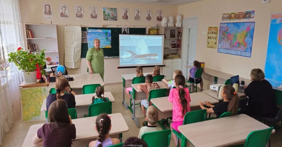 Для детей пришкольного детского оздоровительного лагеря «Солнышко» проведён экологический праздник «Всемирный день океанов», который отмечается ежегодно 8 июня и призван привлечь внимание к роли Мирового океана в жизни... Для детей пришкольного детского оздоровительного лагеря «Солнышко» проведён экологический праздник «Всемирный день океанов», который отмечается ежегодно 8 июня и призван привлечь внимание к роли Мирового океана в жизни...