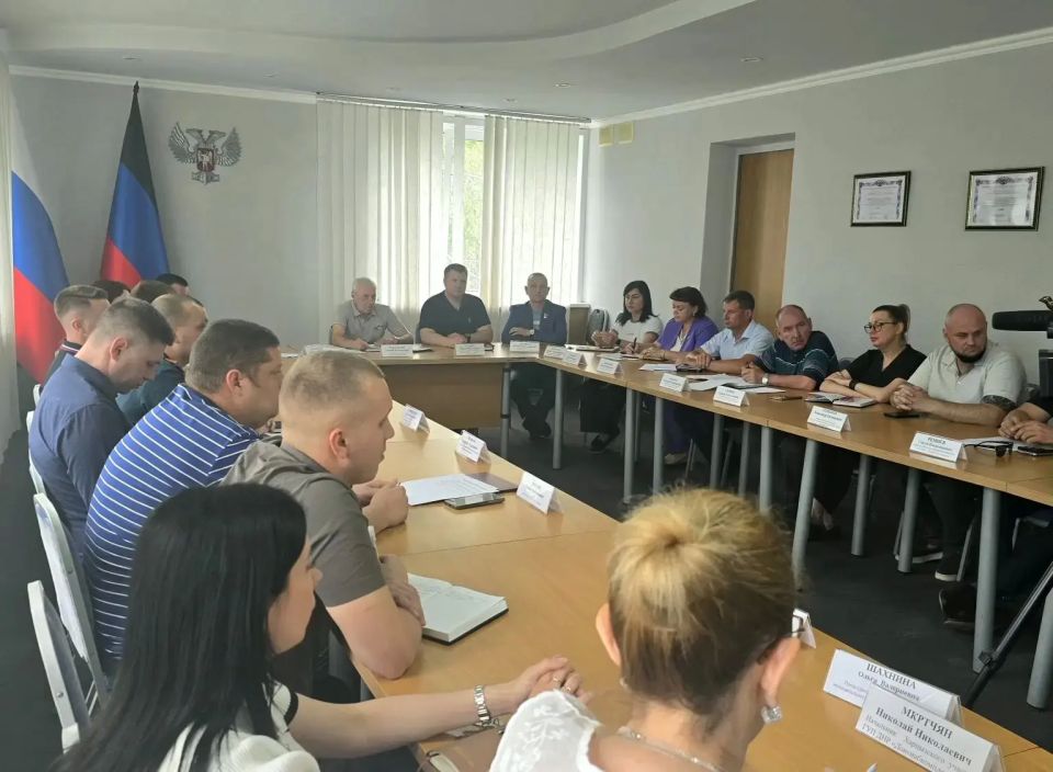 Дмитрий Огилец: Принял участие в аппаратном совещании с участием руководителей всех структурных подразделений городского округа Харцызск Дмитрий Огилец: Принял участие в аппаратном совещании с участием руководителей всех структурных подразделений городского округа Харцызск