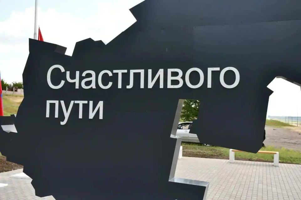 В Дебальцево установлена новая въездная стела: символ города и его истории В Дебальцево установлена новая въездная стела: символ города и его истории