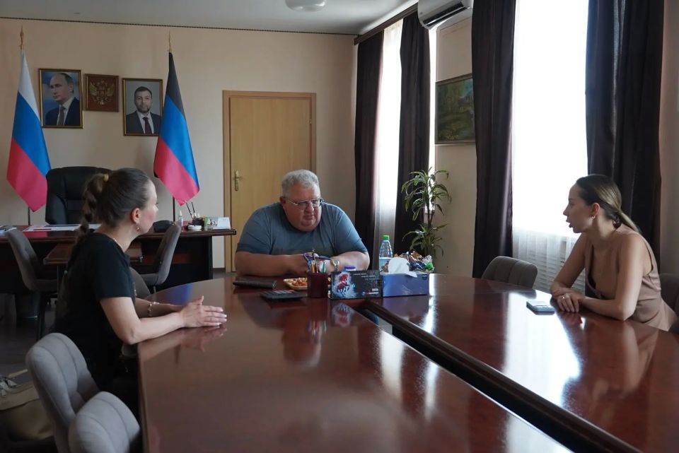 Игорь Мартынов: Рабочая встреча. Провёл рабочую встречу с руководителем Автономной некоммерческой организации «ЗооДом» Юлией Тюденко