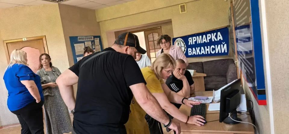 Путь к мирной профессии: в Ясиноватой помогают ветеранам СВО найти работу Путь к мирной профессии: в Ясиноватой помогают ветеранам СВО найти работу
