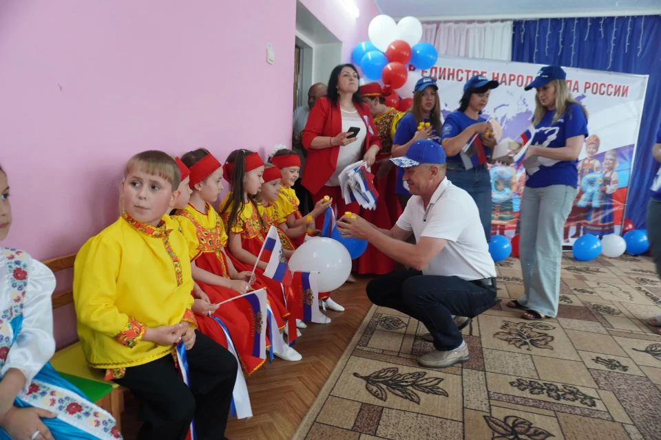 Вместе с депутатом Народного Совета Донецкой Народной Республики Золотнюком В. А. посетил торжественное мероприятие «Наша Родина – Россия», посвящённое Году единства народов России, которое состоялось в ГБДОУ «Боевской... Вместе с депутатом Народного Совета Донецкой Народной Республики Золотнюком В. А. посетил торжественное мероприятие «Наша Родина – Россия», посвящённое Году единства народов России, которое состоялось в ГБДОУ «Боевской...