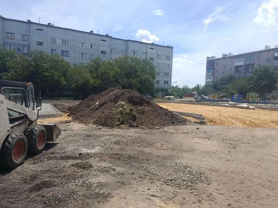 Денис Зубов: Продолжаются работы по благоустройству территории, победившей в прошлом голосовании за территории по благоустройству (ФКГС) Денис Зубов: Продолжаются работы по благоустройству территории, победившей в прошлом голосовании за территории по благоустройству (ФКГС)