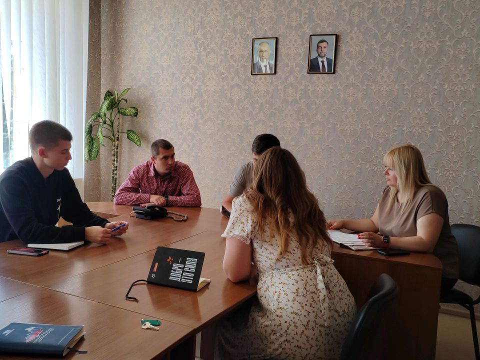 В рамках национального проекта «Молодёжь и дети» состоялось рабочее совещание с активной молодёжью города при участии Главы города Чеснокова Артёма Валерьевича и заместителя главы администрации Остапенко А.С В рамках национального проекта «Молодёжь и дети» состоялось рабочее совещание с активной молодёжью города при участии Главы города Чеснокова Артёма Валерьевича и заместителя главы администрации Остапенко А.С