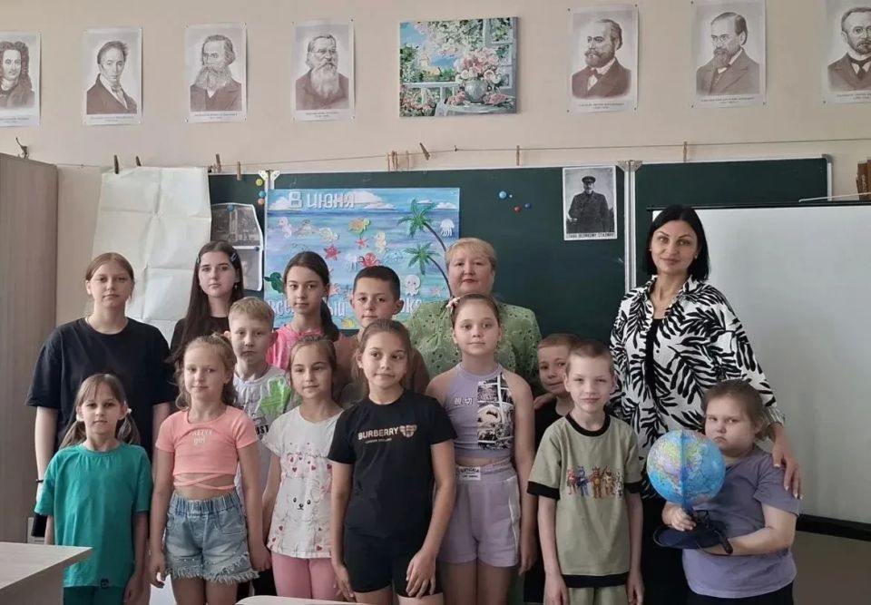 Для детей пришкольного детского оздоровительного лагеря «Солнышко» проведён экологический праздник «Всемирный день океанов», который отмечается ежегодно 8 июня и призван привлечь внимание к роли Мирового океана в жизни... Для детей пришкольного детского оздоровительного лагеря «Солнышко» проведён экологический праздник «Всемирный день океанов», который отмечается ежегодно 8 июня и призван привлечь внимание к роли Мирового океана в жизни...