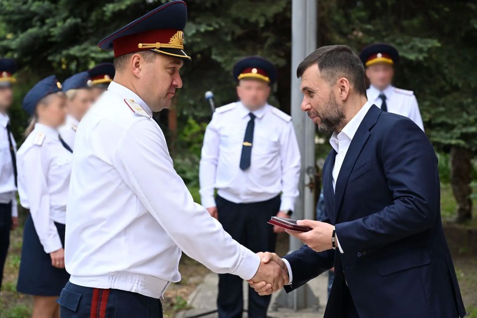 В ГУФСИН России по Донецкой Народной Республике состоялось торжественное открытие монумента сотрудникам УИС В ГУФСИН России по Донецкой Народной Республике состоялось торжественное открытие монумента сотрудникам УИС