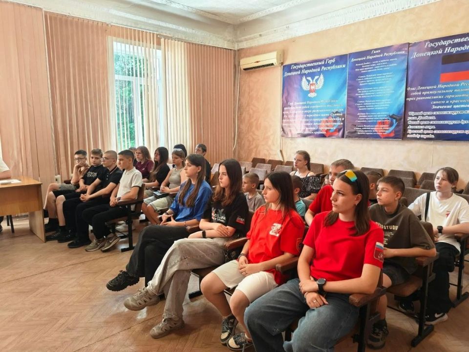 В Снежном обсудили приоритетные направления молодежной политики В Снежном обсудили приоритетные направления молодежной политики
