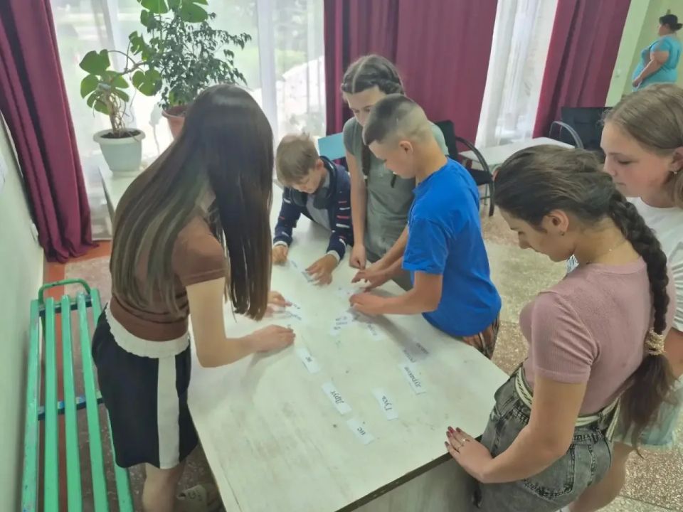 Единство — наша сила: урок-викторина «В этот день была Россия спасена» прошёл в Азовском Единство — наша сила: урок-викторина «В этот день была Россия спасена» прошёл в Азовском
