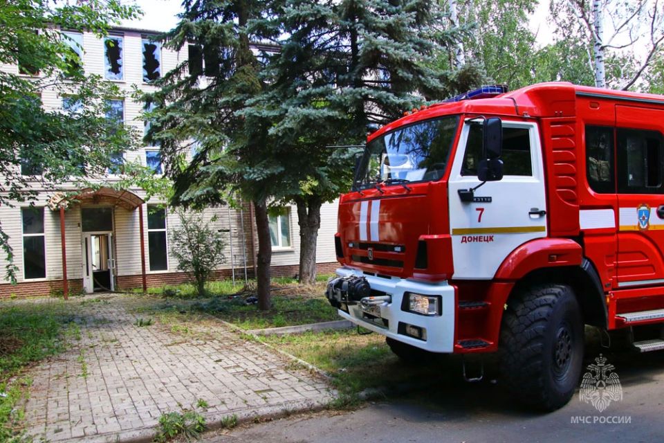 Фото с места тушения пожара в Куйбышевском районе Донецка Фото с места тушения пожара в Куйбышевском районе Донецка