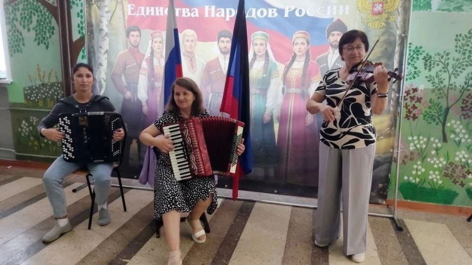 16 июня преподаватели МБУДО "ЗДШИ"- Нагула Е. А., Середзинская Е. Н., Савчук Т. В., Устинова О. В., Фуч И. Г. подготовили и провели для учащихся пришкольного лагеря СШ N17 "Весёлая республика" мероприятие в рамках... 16 июня преподаватели МБУДО "ЗДШИ"- Нагула Е. А., Середзинская Е. Н., Савчук Т. В., Устинова О. В., Фуч И. Г. подготовили и провели для учащихся пришкольного лагеря СШ N17 "Весёлая республика" мероприятие в рамках...