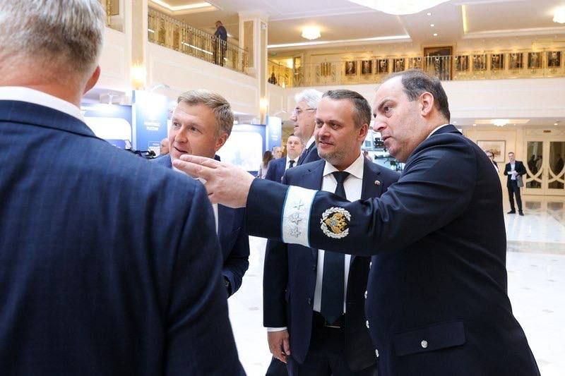 Александр Волошин: Сегодня в Совете Федерации принял участие в открытие выставки, посвящённой цифровой и технологической трансформации транспортного комплекса Российской Федерации Александр Волошин: Сегодня в Совете Федерации принял участие в открытие выставки, посвящённой цифровой и технологической трансформации транспортного комплекса Российской Федерации
