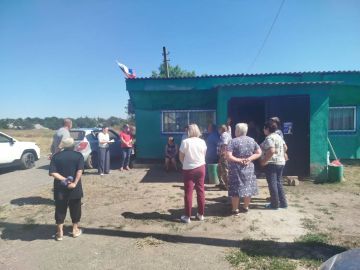 Управляющий делами Администрации Старобешевского округа Евгения Биатова провела встречу с жителями села Андреевка