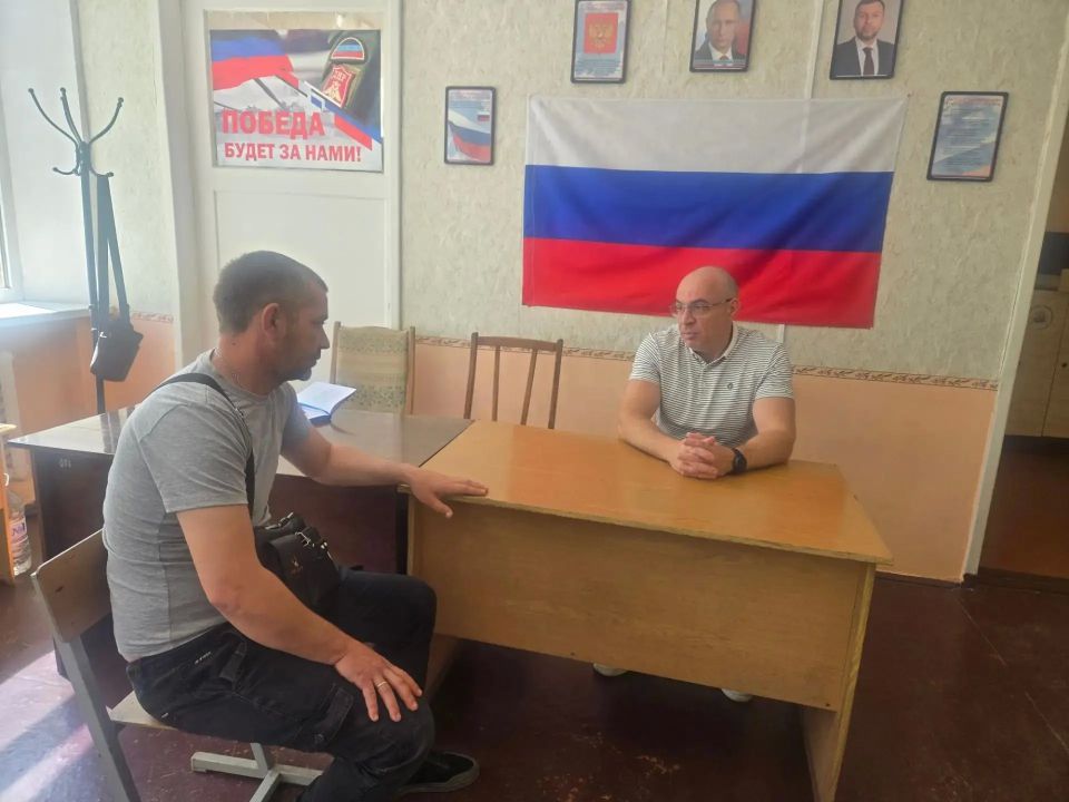 Сегодня в Дебальцево состоялся личный прием, который провел первый заместитель главы администрации городского округа Максим Вельма Сегодня в Дебальцево состоялся личный прием, который провел первый заместитель главы администрации городского округа Максим Вельма