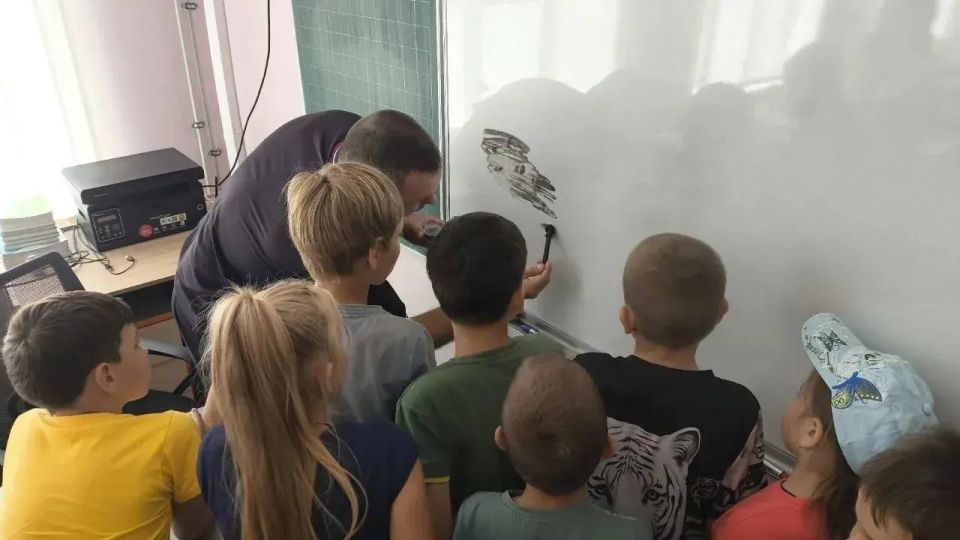 В Мангушской школе №1 прошло уникальное профориентационное занятие в рамках проекта «Мир возможностей» В Мангушской школе №1 прошло уникальное профориентационное занятие в рамках проекта «Мир возможностей»