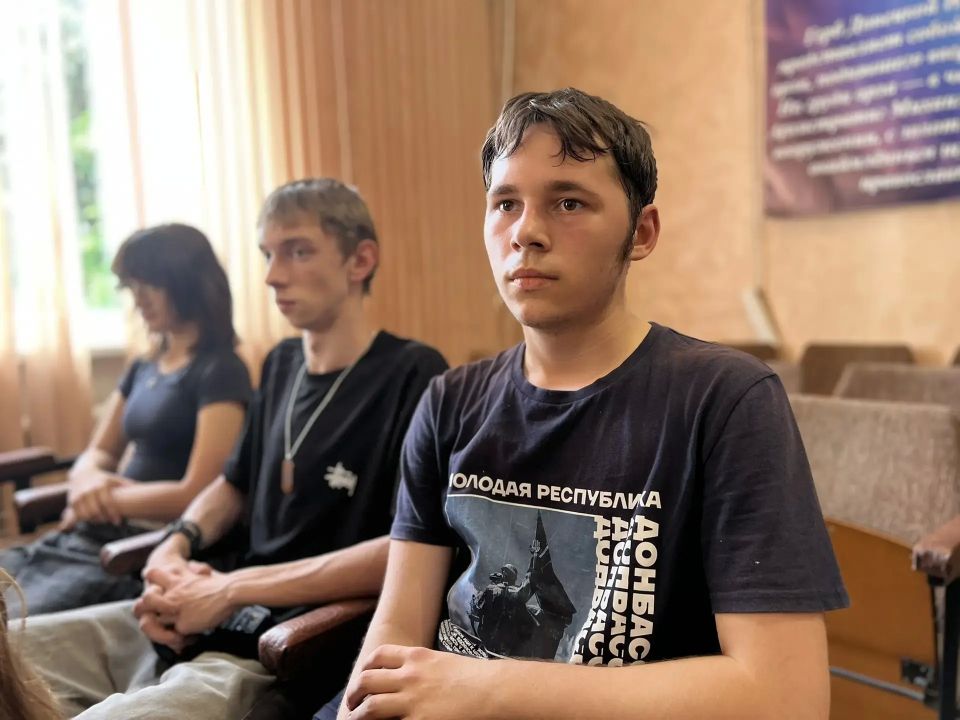 Пообщались на равных. Кирилл Колесников и Анастасия Кисиневская — депутаты Снежнянского городского совета ДНР I созыва фракции Всероссийской политической партии «Единая Россия» встретились с активной городской молодежью Пообщались на равных. Кирилл Колесников и Анастасия Кисиневская — депутаты Снежнянского городского совета ДНР I созыва фракции Всероссийской политической партии «Единая Россия» встретились с активной городской молодежью