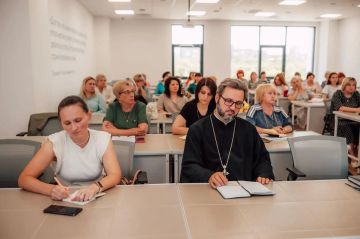 В Молодёжном центре «30/09» состоялся круглый стол, участники которого обсудили пилотный проект по внедрению православного компонента в дошкольное образование Донецкой Народной Республики