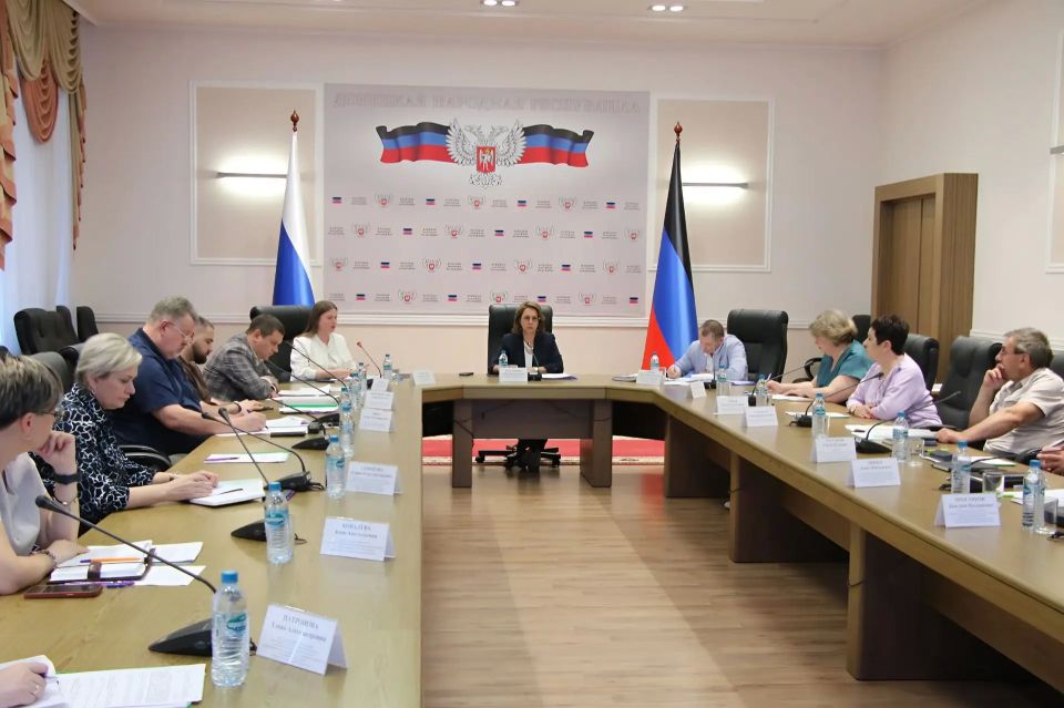 Провели очередное заседание Республиканской комиссии по делам несовершеннолетних и защите их прав в ДНР Провели очередное заседание Республиканской комиссии по делам несовершеннолетних и защите их прав в ДНР