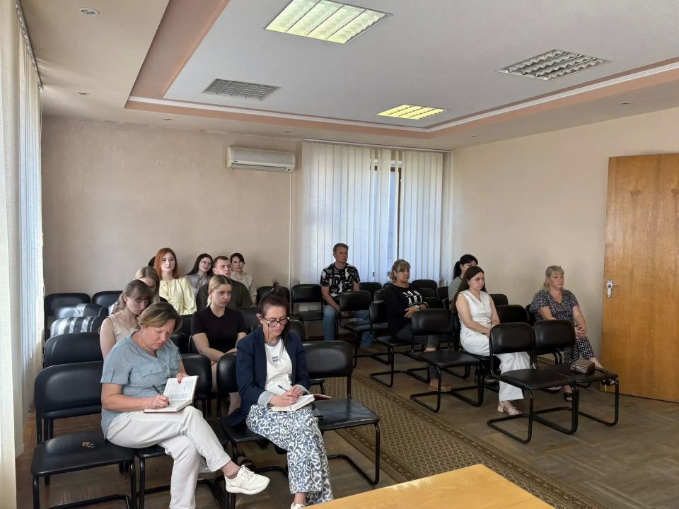 Сегодня, 17 июня, Руководитель Управы Ленинского внутригородского района Администрации городского округа Донецк Татьяна Темникова провела расширенное аппаратное совещание Сегодня, 17 июня, Руководитель Управы Ленинского внутригородского района Администрации городского округа Донецк Татьяна Темникова провела расширенное аппаратное совещание