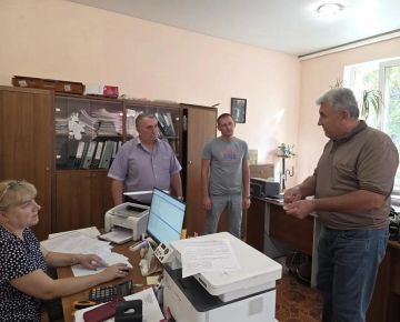 Григорий Глуменко, депутат муниципального совета, провел встречу с трудовым коллективом ООО "ТД Амвросиевский"