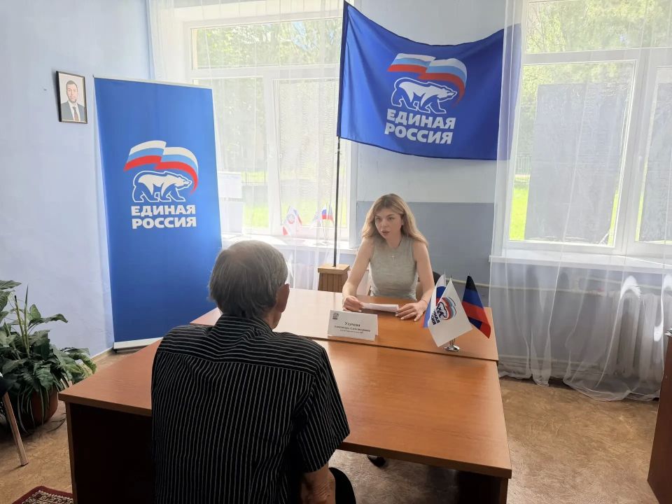 Сегодня, 17 июня, в общественной приемной Партии «Единая Россия» Кировского района города Макеевки, состоялся прием граждан депутатом Народного Совета Донецкой Народной Республики Александрой Усачевой