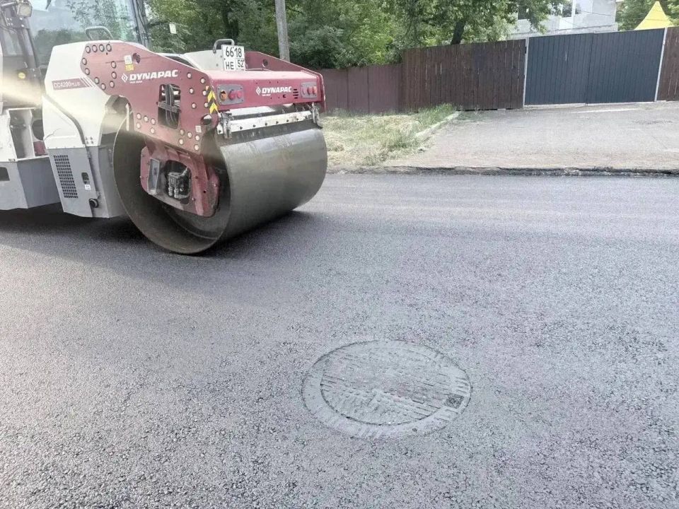 Нижегородские подрядчики обновили еще одну дорогу в пгт Мангуш Нижегородские подрядчики обновили еще одну дорогу в пгт Мангуш