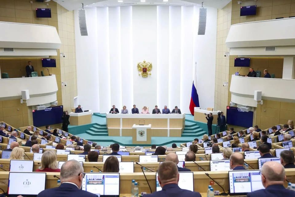 Совет Федерации одобрил федеральный закон о наделении ФРТ полномочиями по распоряжению имуществом Фонда в воссоединенных регионах Совет Федерации одобрил федеральный закон о наделении ФРТ полномочиями по распоряжению имуществом Фонда в воссоединенных регионах