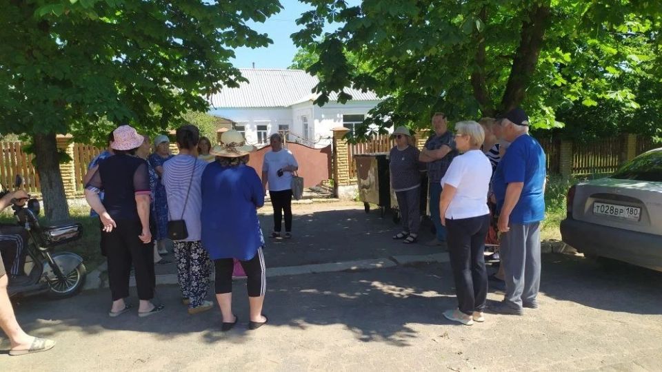 Сегодня, заведующий Андреевским территориальным сектором провела выездную встречу с жителями п. Бахчевик Сегодня, заведующий Андреевским территориальным сектором провела выездную встречу с жителями п. Бахчевик