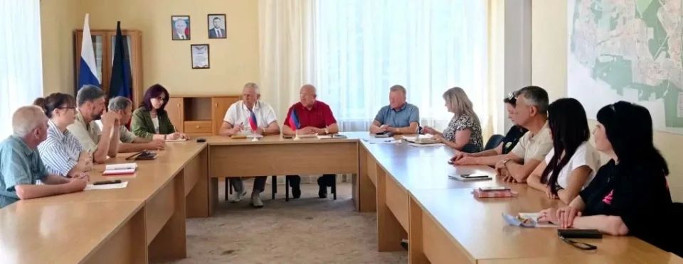 Наталья Бегуненко: Сегодня, 17 июня, в Управе Петровского внутригородского района Администрации городского округа Донецк прошло еженедельное аппаратное совещание Наталья Бегуненко: Сегодня, 17 июня, в Управе Петровского внутригородского района Администрации городского округа Донецк прошло еженедельное аппаратное совещание