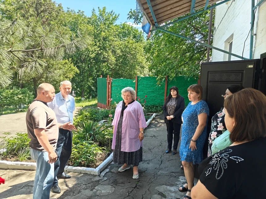Алексей Исаев: Рабочий визит в социальные учреждения города Снежное Алексей Исаев: Рабочий визит в социальные учреждения города Снежное