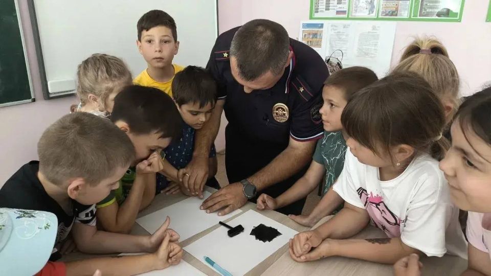 В Мангушской школе №1 прошло уникальное профориентационное занятие в рамках проекта «Мир возможностей» В Мангушской школе №1 прошло уникальное профориентационное занятие в рамках проекта «Мир возможностей»