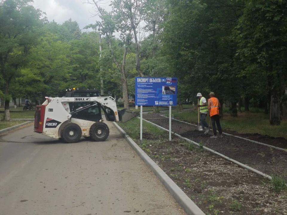 Александр Качанов: В 2026 году в городском округе Докучаевск продолжается работа по развитию инфраструктуры и восстановлению социальных объектов в рамках Народной программы Единой России Александр Качанов: В 2026 году в городском округе Докучаевск продолжается работа по развитию инфраструктуры и восстановлению социальных объектов в рамках Народной программы Единой России