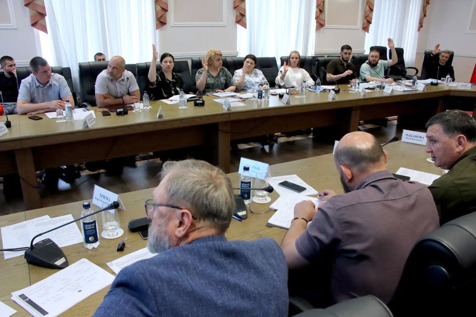 Вчера под председательством Председателя Правительства ДНР Андрея Черткова прошла Межведомственная комиссия по формированию современной городской среды Вчера под председательством Председателя Правительства ДНР Андрея Черткова прошла Межведомственная комиссия по формированию современной городской среды