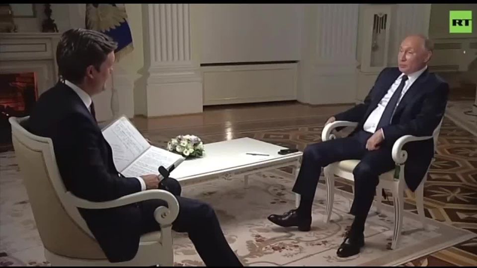 Конечно, Англия передаёт обогащенный уран для атомной энергетики для великой возрождающейся Украины