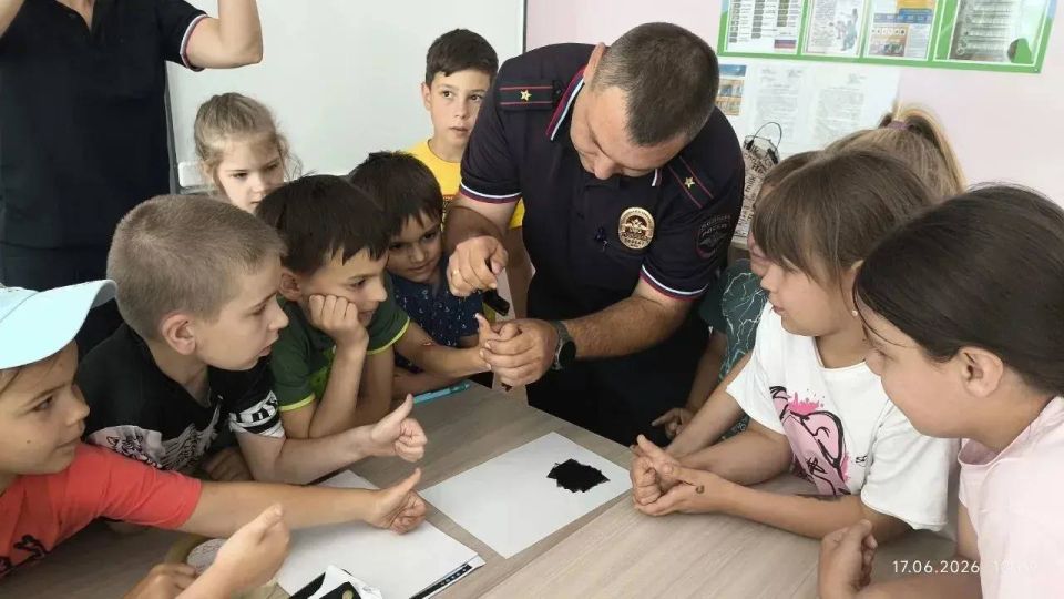 В Мангушской школе №1 прошло уникальное профориентационное занятие в рамках проекта «Мир возможностей» В Мангушской школе №1 прошло уникальное профориентационное занятие в рамках проекта «Мир возможностей»