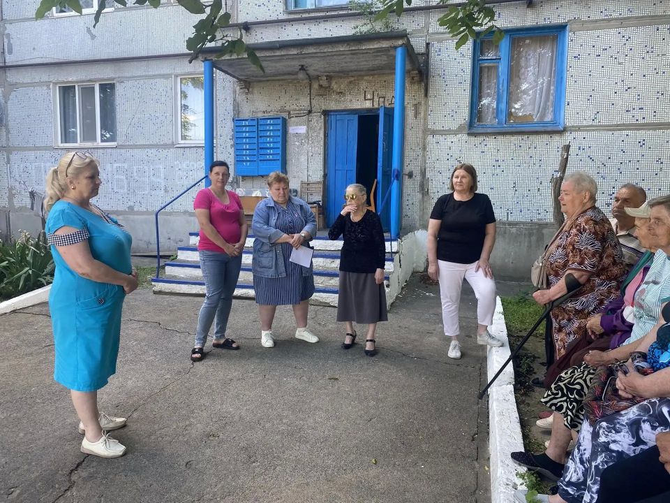 17.06.2026 года в посёлке городского типа Мироновский прошла встреча жителей с заведующей Мироновским территориальным сектором Управления по работе с территориальными органами администрации городского округа Дебальцево... 17.06.2026 года в посёлке городского типа Мироновский прошла встреча жителей с заведующей Мироновским территориальным сектором Управления по работе с территориальными органами администрации городского округа Дебальцево...