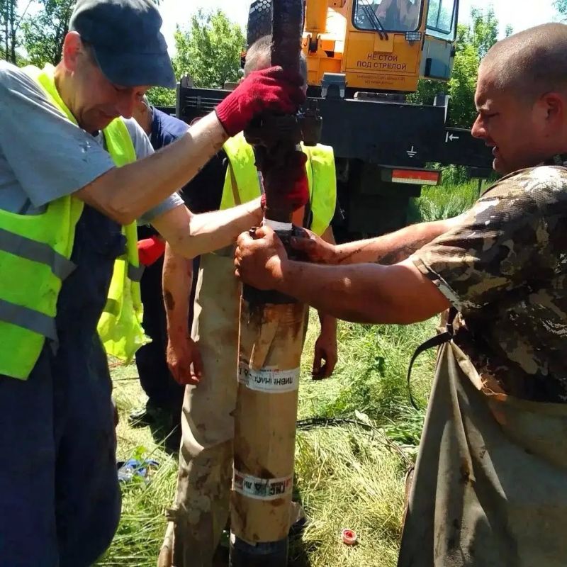 В селе Роза Люксембург в ДНР на водопроводном колодце заменили станцию управления защиты В селе Роза Люксембург в ДНР на водопроводном колодце заменили станцию управления защиты