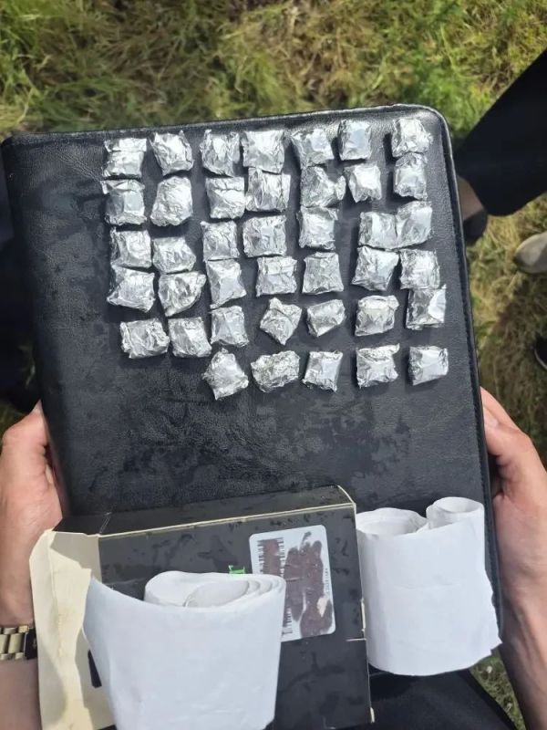 Оперативники задержали наркосбытчика в Донецке Оперативники задержали наркосбытчика в Донецке