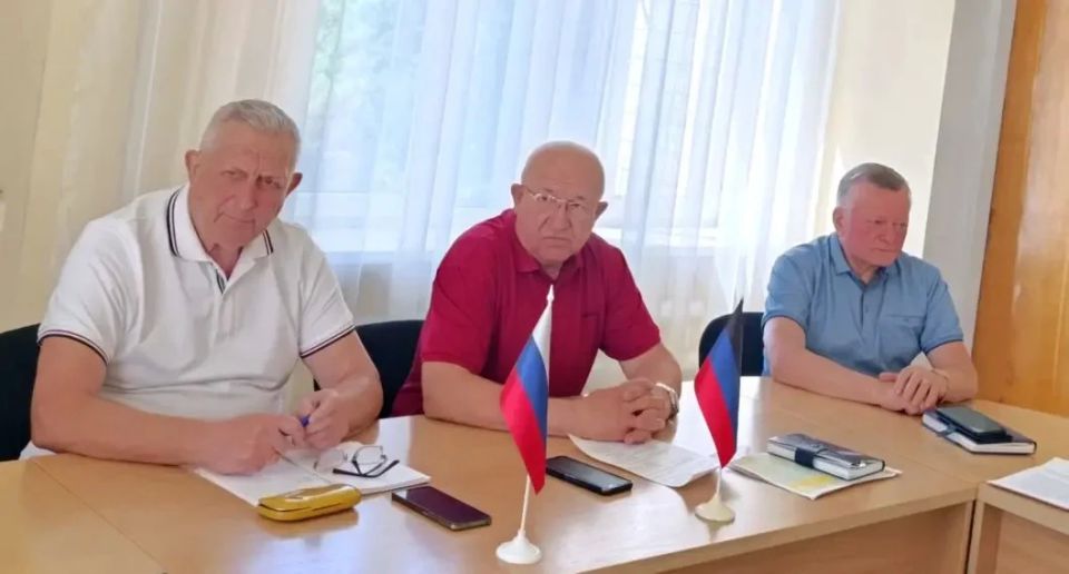 Наталья Бегуненко: Сегодня, 17 июня, в Управе Петровского внутригородского района Администрации городского округа Донецк прошло еженедельное аппаратное совещание