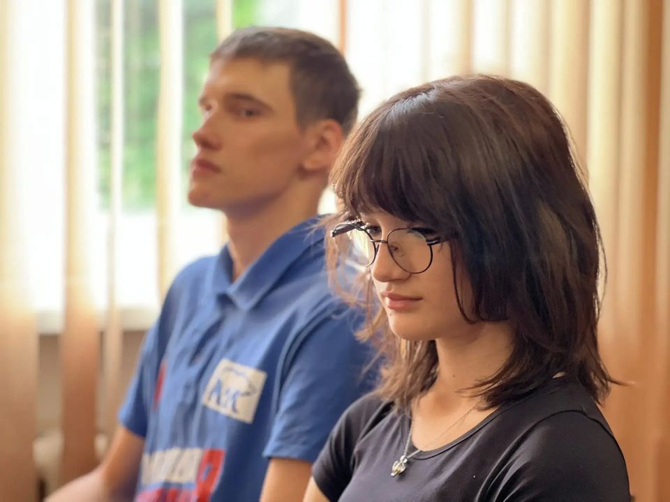 Пообщались на равных. Кирилл Колесников и Анастасия Кисиневская — депутаты Снежнянского городского совета ДНР I созыва фракции Всероссийской политической партии «Единая Россия» встретились с активной городской молодежью Пообщались на равных. Кирилл Колесников и Анастасия Кисиневская — депутаты Снежнянского городского совета ДНР I созыва фракции Всероссийской политической партии «Единая Россия» встретились с активной городской молодежью