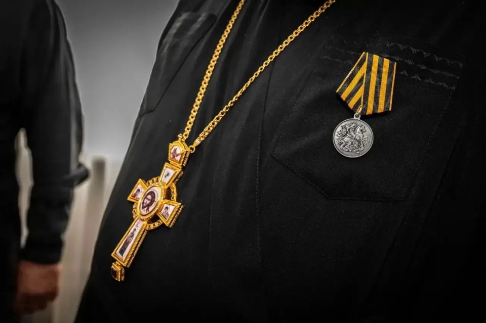 Духовным наставникам Росгвардии вручили награды Донецкой Народной Республики