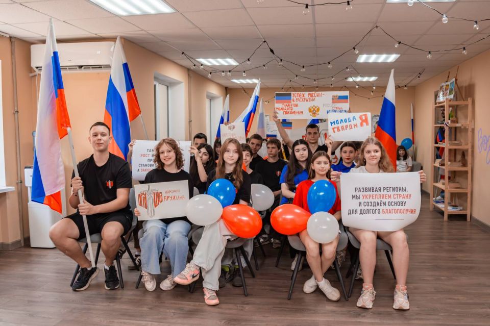 Денис Шимановский: В рамках конкурсов Росмолодёжи прошла защита программ для «Региона для молодых» и «Региона добрых дел» Денис Шимановский: В рамках конкурсов Росмолодёжи прошла защита программ для «Региона для молодых» и «Региона добрых дел»