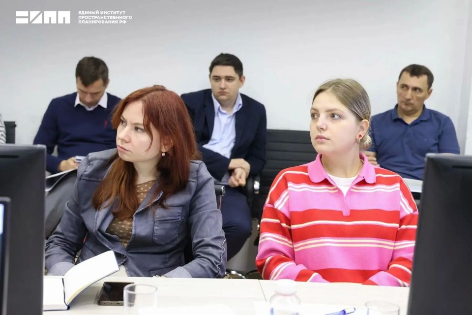 В Едином институте обсудили перспективы развития города Курахово Кураховского муниципального округа Донецкой Народной Республики В Едином институте обсудили перспективы развития города Курахово Кураховского муниципального округа Донецкой Народной Республики