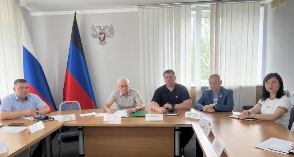 Евгений Поплавский: Провел еженедельное аппаратное совещание с руководителями ведомств и представителями силовых структур
