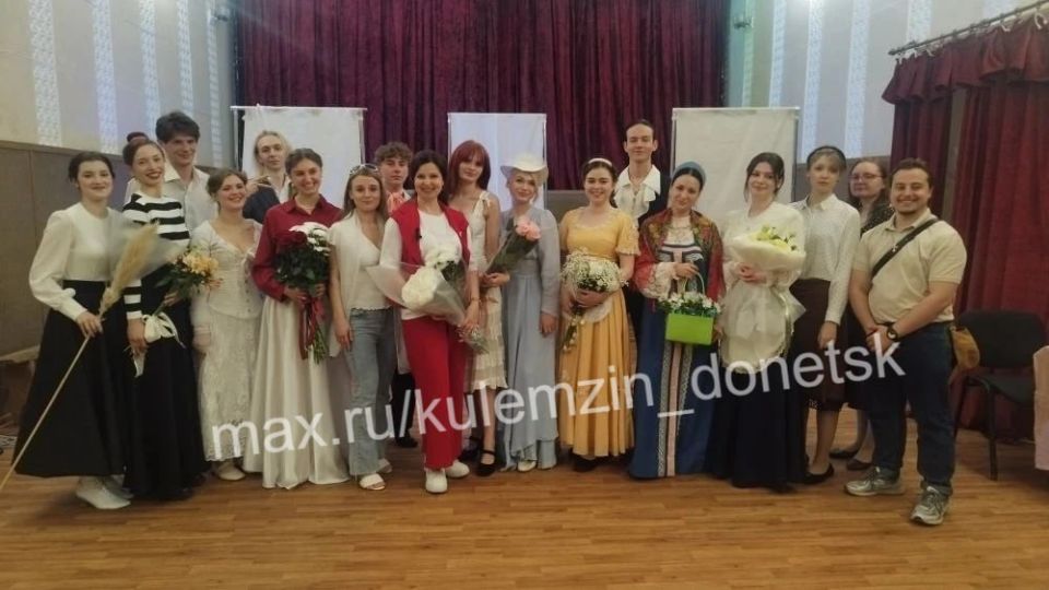 Сегодня в Донецком городском молодежном центре с грандиозным успехом прошел экзаменационный открытый показ отрывков классических произведений «Играем в классики» Сегодня в Донецком городском молодежном центре с грандиозным успехом прошел экзаменационный открытый показ отрывков классических произведений «Играем в классики»