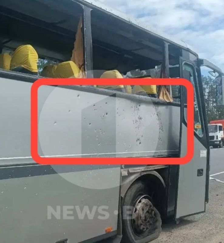 Последствия атаки БПЛА на автобус с детской футбольной командой из Беларуси в Брянской области Последствия атаки БПЛА на автобус с детской футбольной командой из Беларуси в Брянской области