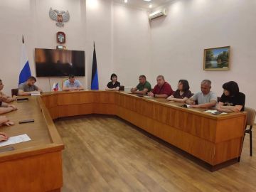 Наталья Великодная: Сегодня состоялось заседание общественной комиссии по обеспечению реализации проектов (программ) по благоустройству территории муниципального образования Тельмановский муниципальный округ Донецкой...