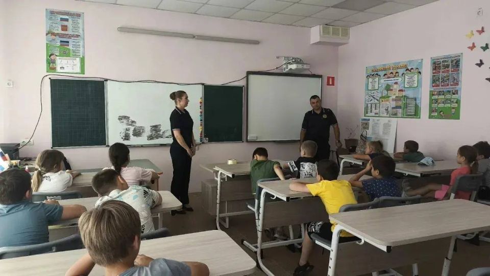 В Мангушской школе №1 прошло уникальное профориентационное занятие в рамках проекта «Мир возможностей» В Мангушской школе №1 прошло уникальное профориентационное занятие в рамках проекта «Мир возможностей»