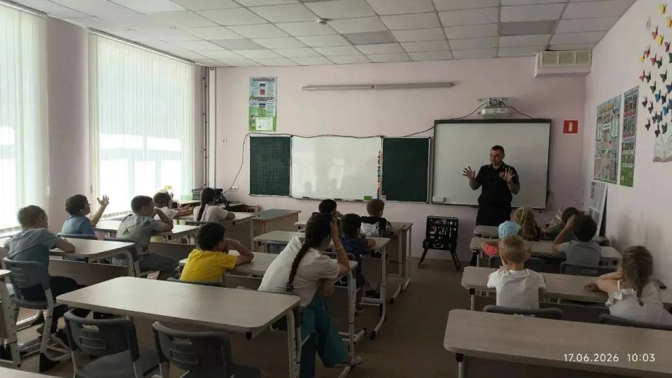 В Мангушской школе №1 прошло уникальное профориентационное занятие в рамках проекта «Мир возможностей» В Мангушской школе №1 прошло уникальное профориентационное занятие в рамках проекта «Мир возможностей»