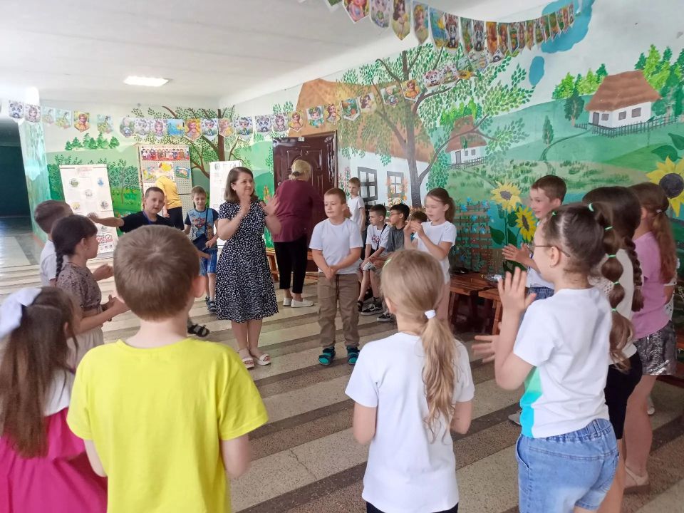 16 июня преподаватели МБУДО "ЗДШИ"- Нагула Е. А., Середзинская Е. Н., Савчук Т. В., Устинова О. В., Фуч И. Г. подготовили и провели для учащихся пришкольного лагеря СШ N17 "Весёлая республика" мероприятие в рамках... 16 июня преподаватели МБУДО "ЗДШИ"- Нагула Е. А., Середзинская Е. Н., Савчук Т. В., Устинова О. В., Фуч И. Г. подготовили и провели для учащихся пришкольного лагеря СШ N17 "Весёлая республика" мероприятие в рамках...