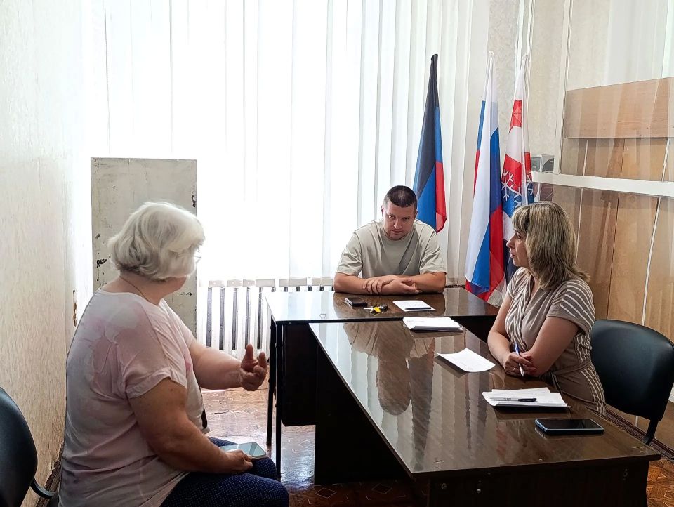 В администрации Снежного обсудили насущные проблемы жителей В администрации Снежного обсудили насущные проблемы жителей